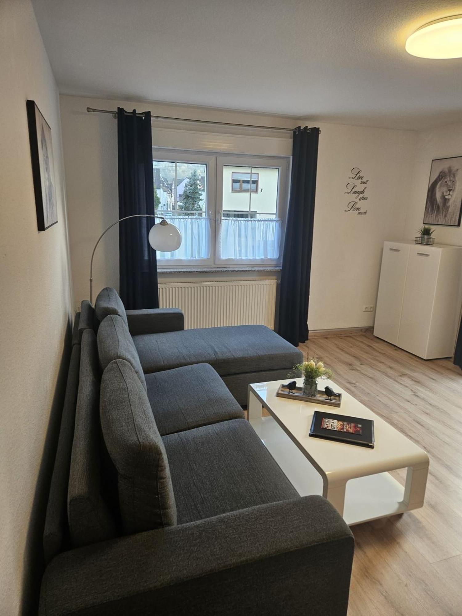 Hakans Moselblick Ferienwohnung Treis-Karden Bagian luar foto